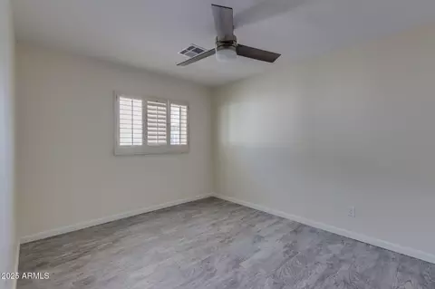 Bedroom - 542 E Flynn Ln, Phoenix, AZ 85012 photo 5 of 6