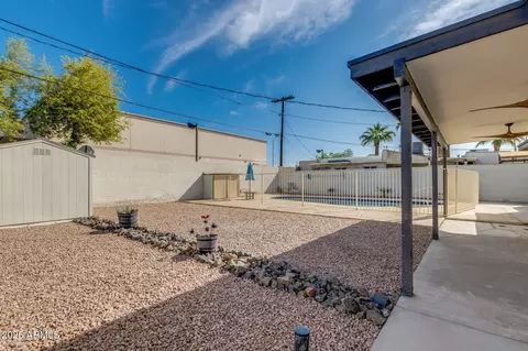 Exterior - 542 E Flynn Ln, Phoenix, AZ 85012 photo 4 of 8