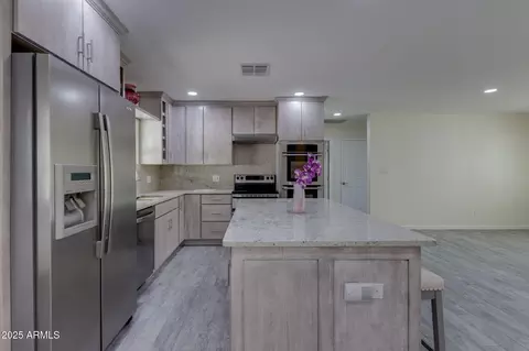 Kitchen - 542 E Flynn Ln, Phoenix, AZ 85012 photo 4 of 4