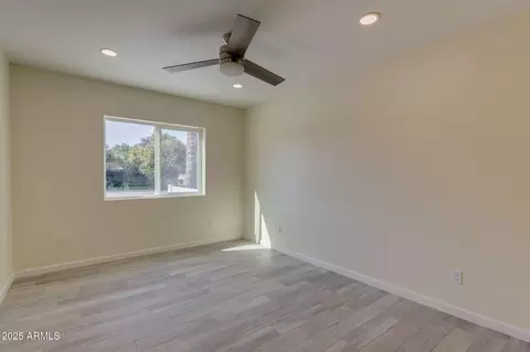 Bedroom - 542 E Flynn Ln, Phoenix, AZ 85012 photo 1 of 6