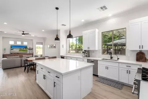 Kitchen - 1096 E Lodgepole Dr, Gilbert, AZ 85298 photo 2 of 5