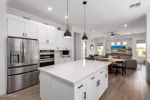 Kitchen - 1096 E Lodgepole Dr, Gilbert, AZ 85298 photo 4 of 5