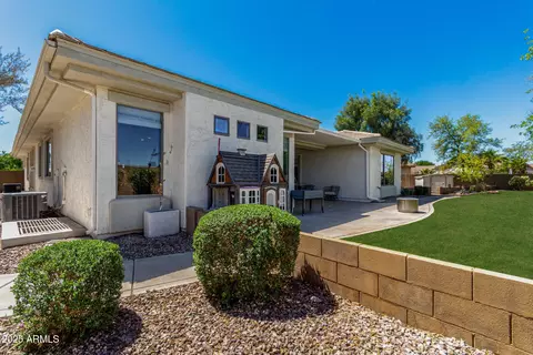 Exterior - 1096 E Lodgepole Dr, Gilbert, AZ 85298 photo 8 of 18