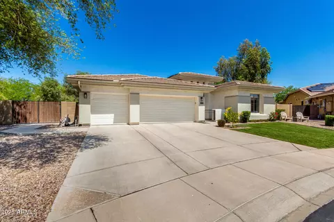 Exterior - 1096 E Lodgepole Dr, Gilbert, AZ 85298 photo 2 of 18