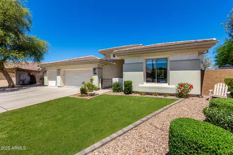 Exterior - 1096 E Lodgepole Dr, Gilbert, AZ 85298 photo 1 of 18