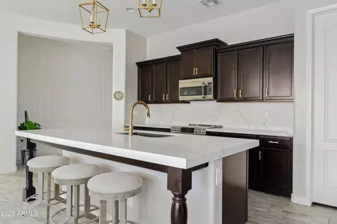 Kitchen - 4535 E Navigator Ln, Phoenix, AZ 85050 photo 3 of 4