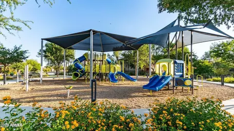 View/Area - 4535 E Navigator Ln, Phoenix, AZ 85050 photo 7 of 10