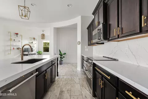 Kitchen - 4535 E Navigator Ln, Phoenix, AZ 85050 photo 2 of 4