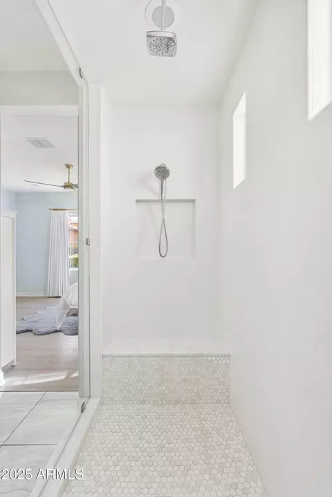 Bath - 4535 E Navigator Ln, Phoenix, AZ 85050 photo 2 of 3