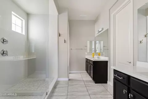 Bath - 4535 E Navigator Ln, Phoenix, AZ 85050 photo 1 of 3