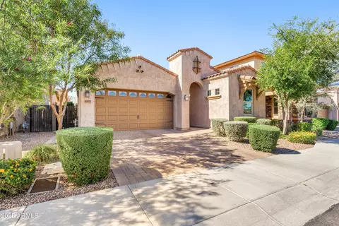 Exterior - 4535 E Navigator Ln, Phoenix, AZ 85050 photo 2 of 9