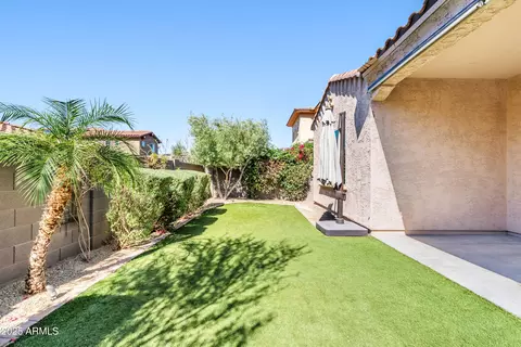 Exterior - 4535 E Navigator Ln, Phoenix, AZ 85050 photo 4 of 9
