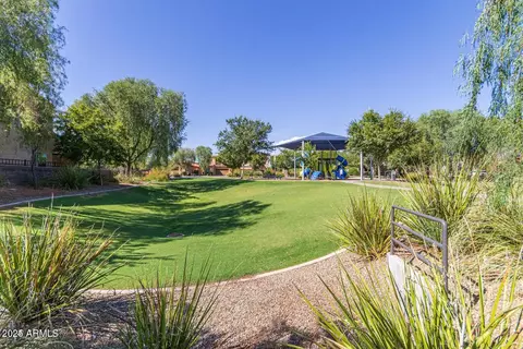 View/Area - 4535 E Navigator Ln, Phoenix, AZ 85050 photo 6 of 10
