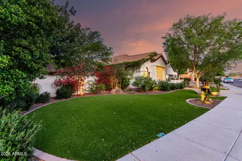Exterior - 2139 S Granite St, Gilbert, AZ 85295 photo 3 of 33