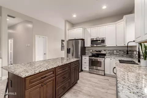 Kitchen - 2139 S Granite St, Gilbert, AZ 85295 photo 2 of 7