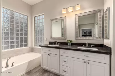 Bath - 2139 S Granite St, Gilbert, AZ 85295 photo 2 of 6