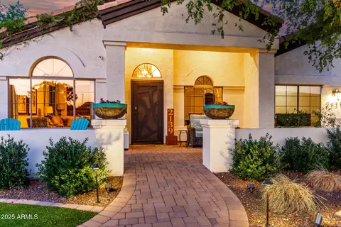 Exterior - 2139 S Granite St, Gilbert, AZ 85295 photo 6 of 33