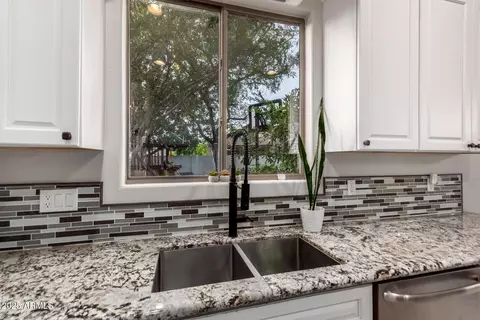 Kitchen - 2139 S Granite St, Gilbert, AZ 85295 photo 4 of 7