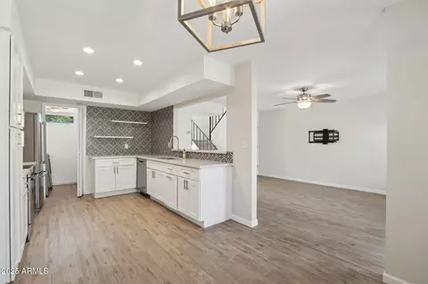 610 E Montebello Ave #46, Phoenix, AZ 85012 photo 12