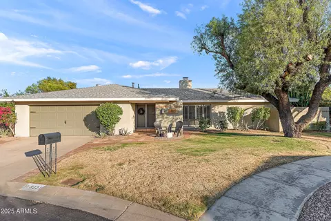 9221 N Camino Vista Ln, Phoenix, AZ 85028