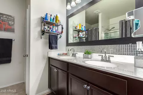 Bath - 30962 W Weldon Ave, Buckeye, AZ 85396 photo 1 of 2