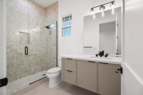 Bath - 3135 N Mountainside Loop, Buckeye, AZ 85396 photo 3 of 6