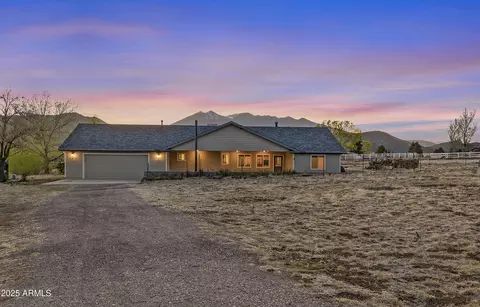 8210 April Dr, Flagstaff, AZ 86004