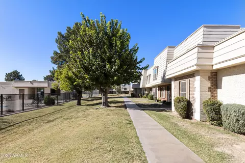 Exterior - 1011 E Lodge Dr, Tempe, AZ 85283 photo 1 of 12
