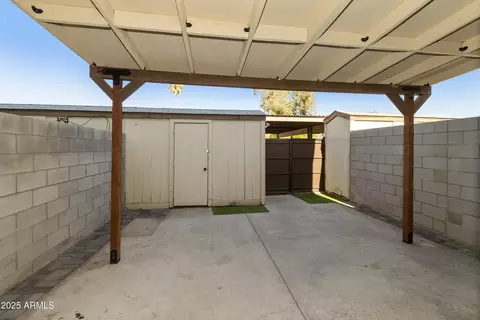 Exterior - 1011 E Lodge Dr, Tempe, AZ 85283 photo 3 of 12