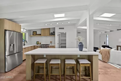 Kitchen - 5815 N 10th Pl, Phoenix, AZ 85014 photo 1 of 7