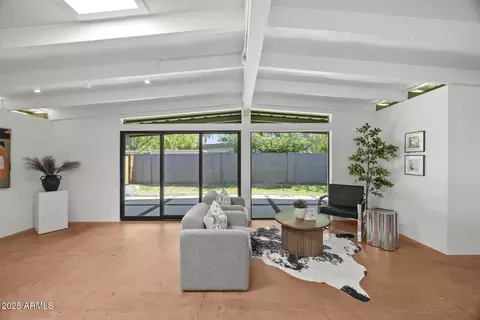 Living - 5815 N 10th Pl, Phoenix, AZ 85014 photo 1 of 2
