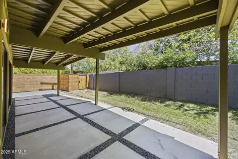 Exterior - 5815 N 10th Pl, Phoenix, AZ 85014 photo 7 of 14