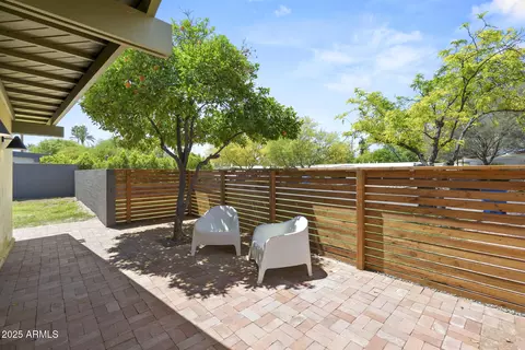 Exterior - 5815 N 10th Pl, Phoenix, AZ 85014 photo 5 of 14