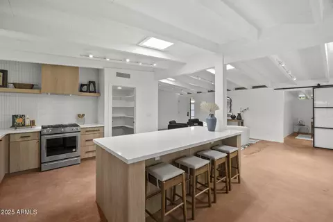 Kitchen - 5815 N 10th Pl, Phoenix, AZ 85014 photo 2 of 7