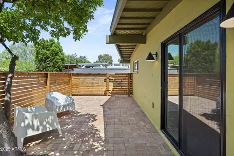 Exterior - 5815 N 10th Pl, Phoenix, AZ 85014 photo 6 of 14