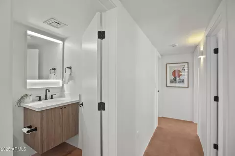 Entry Way - 5815 N 10th Pl, Phoenix, AZ 85014 photo 4 of 5