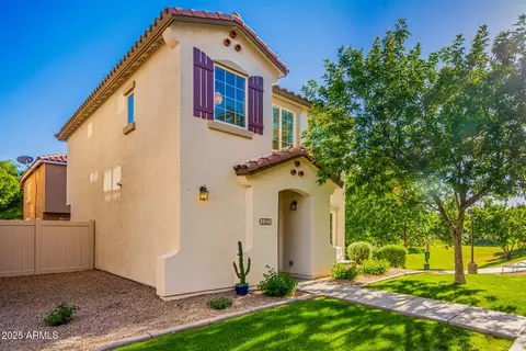 Exterior - 1322 S Owl Dr, Gilbert, AZ 85296 photo 2 of 4