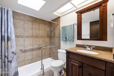 Bath - 1023 E Sahuaro Dr, Phoenix, AZ 85020 photo 3 of 5