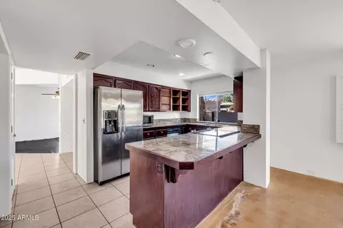 Kitchen - 1023 E Sahuaro Dr, Phoenix, AZ 85020 photo 5 of 5