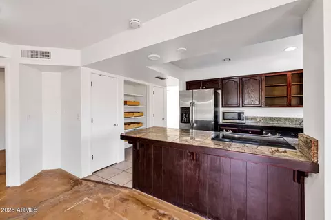 Kitchen - 1023 E Sahuaro Dr, Phoenix, AZ 85020 photo 4 of 5