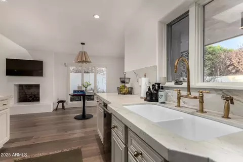 106 Echo Ln, Phoenix, AZ 85020 photo 7