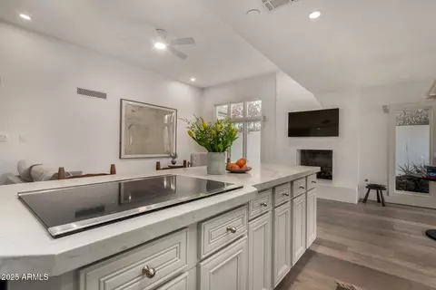 106 Echo Ln, Phoenix, AZ 85020 photo 8