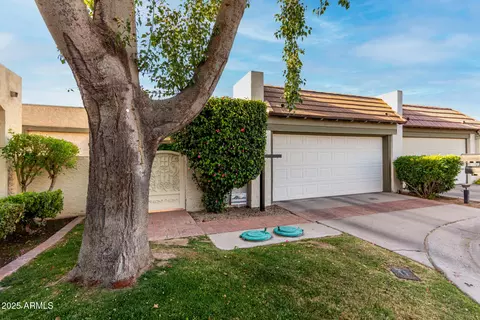 106 Echo Ln, Phoenix, AZ 85020 photo 2