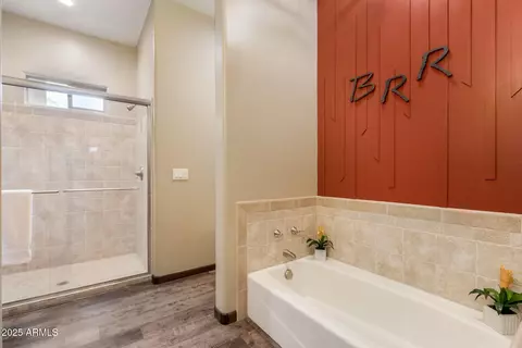 Bath - 1505 W Cloud Rd, Phoenix, AZ 85086 photo 3 of 5