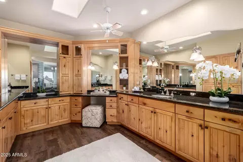 Bath - 1505 W Cloud Rd, Phoenix, AZ 85086 photo 4 of 5