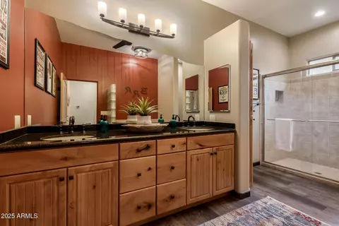 Bath - 1505 W Cloud Rd, Phoenix, AZ 85086 photo 2 of 5