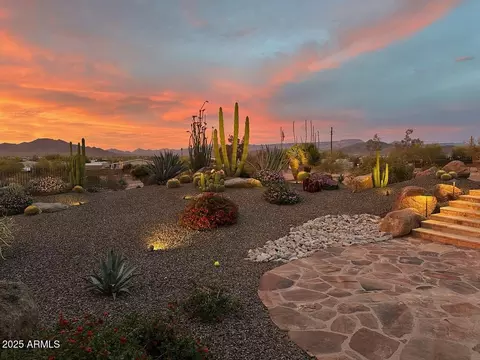 Exterior - 1505 W Cloud Rd, Phoenix, AZ 85086 photo 4 of 16