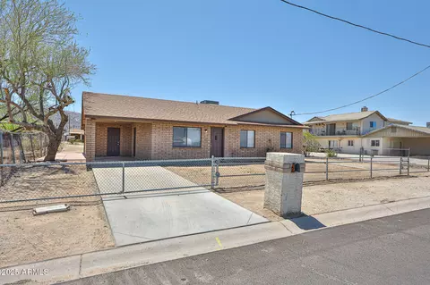 735 E Desert Ln, Phoenix, AZ 85042