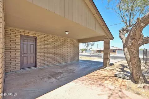 735 E Desert Ln, Phoenix, AZ 85042 photo 32