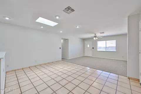 735 E Desert Ln, Phoenix, AZ 85042 photo 9